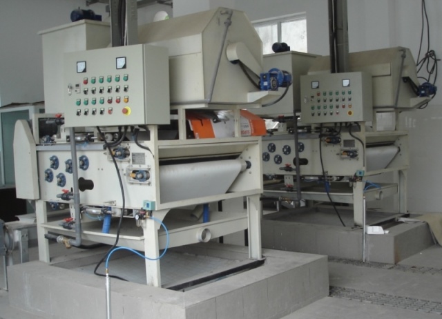 Фильтр-пресс для обезвоживания осадка